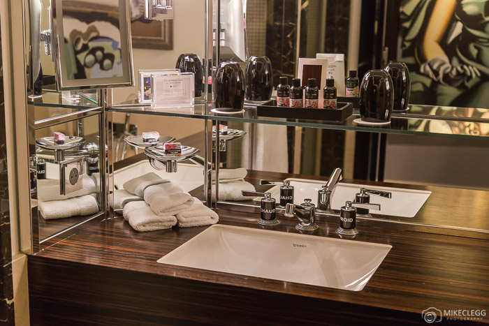 Bathroom supplies, Prince de Galles