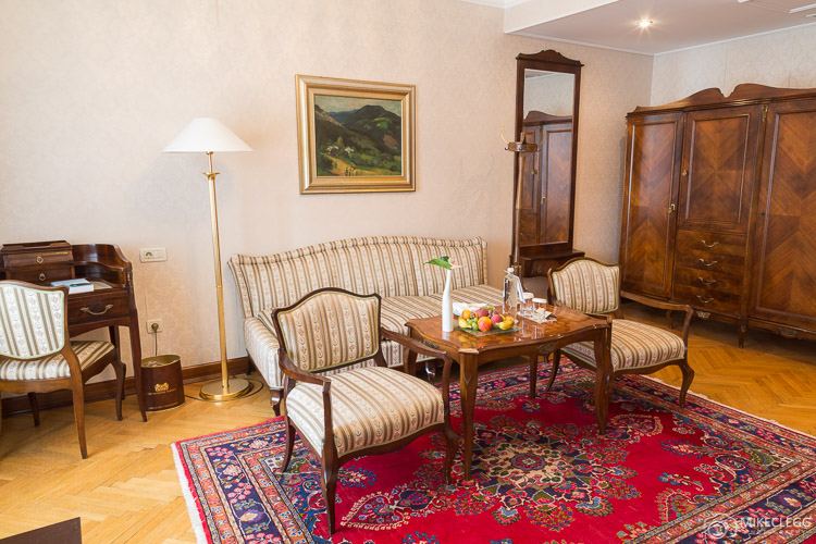Seating area in rooms at Grand Hotel Toplice