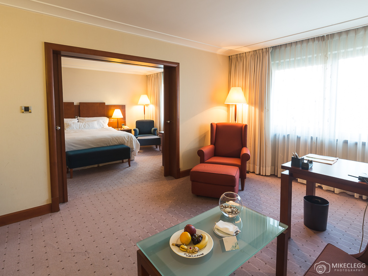 Westin Guest Office - Junior Suite - Living room and bedroom