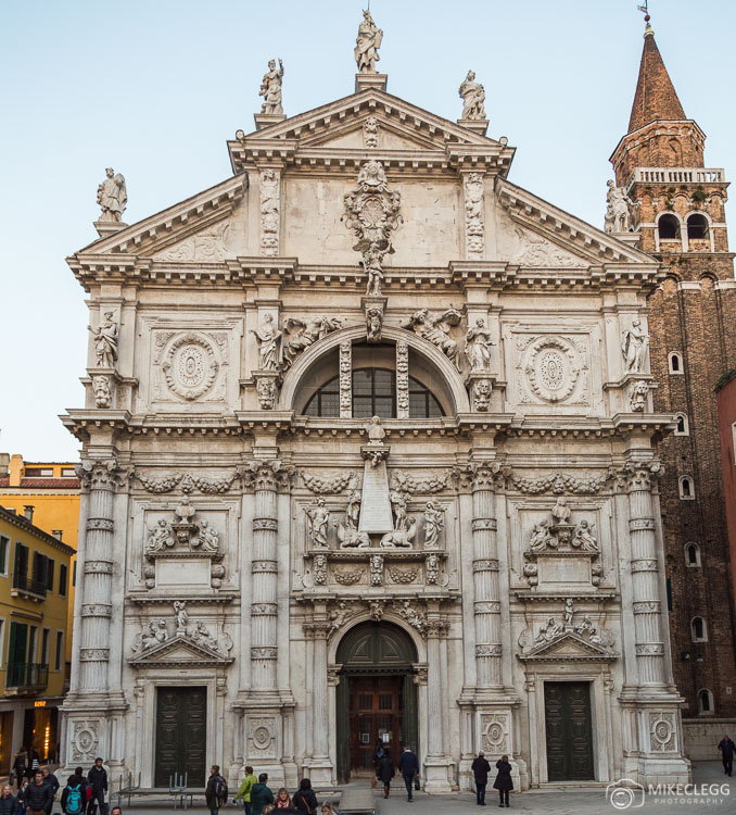 Architecture details on the Chiesa di San Moisè
