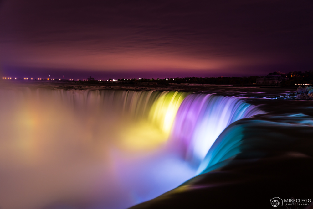 15 Photos That Will Make You Want to Visit Niagara Falls Horseshoe Falls at night