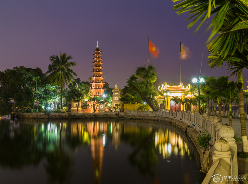 Tran Quoc Pagoda at night