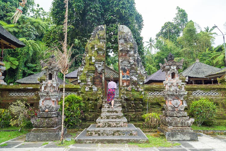 Covering up when entering temples
