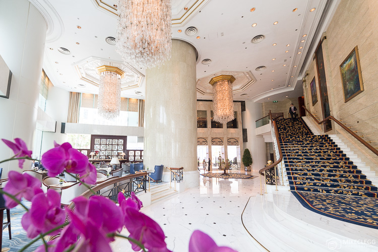 Lobby of the Island Shangri-La, Hong Kong