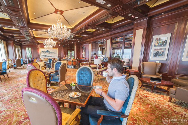 Horizon Club Lounge at Island Shangri-La Hong Kong