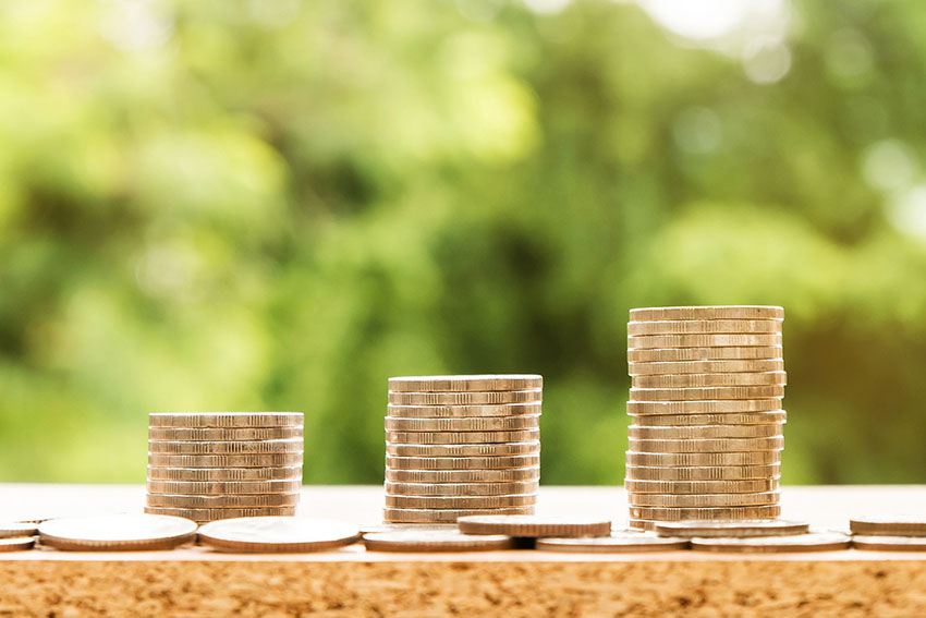 Top Tips for Travelling on a Budget Top Tips for Travelling on a Budget - feature image