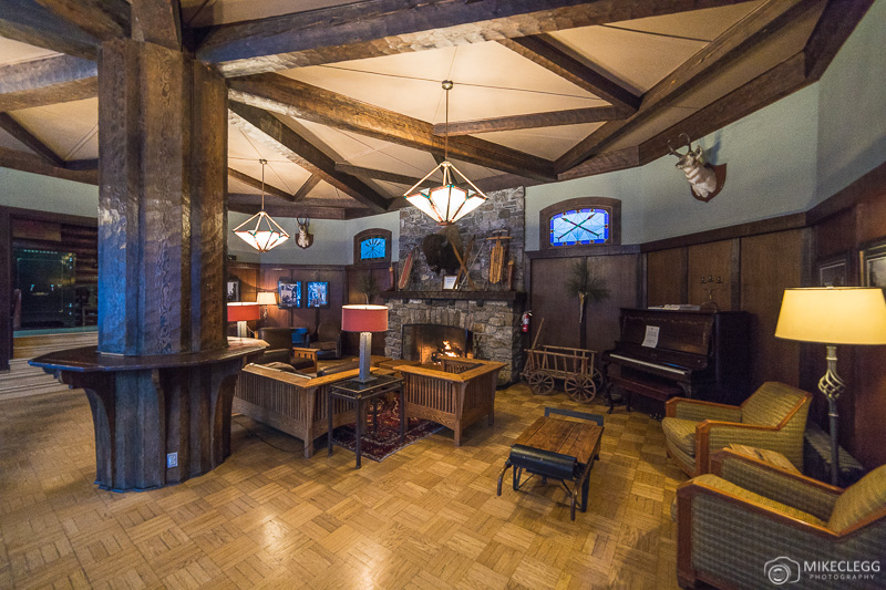 Deer Lodge Hotel in Lake Louise