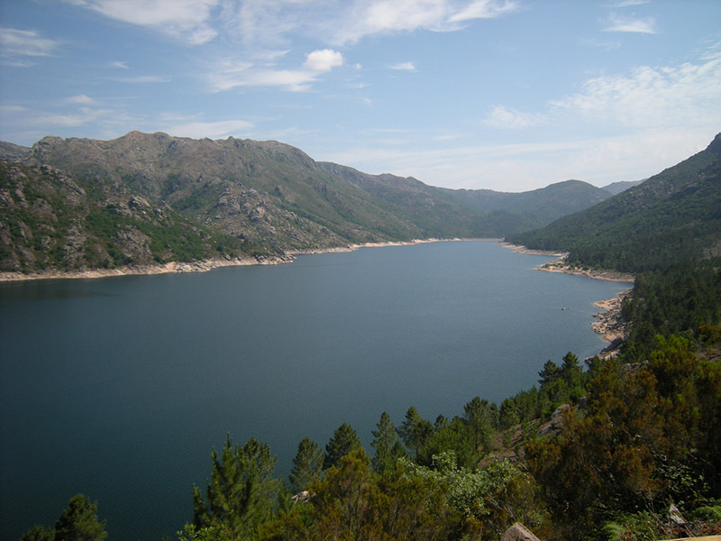 Lake of Vilarinho da Furna - image via Flickr - by José Antonio Gil Martínez - CC license