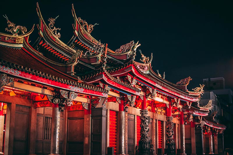 Longshan Temple - by Charles Postiaux - via unsplash