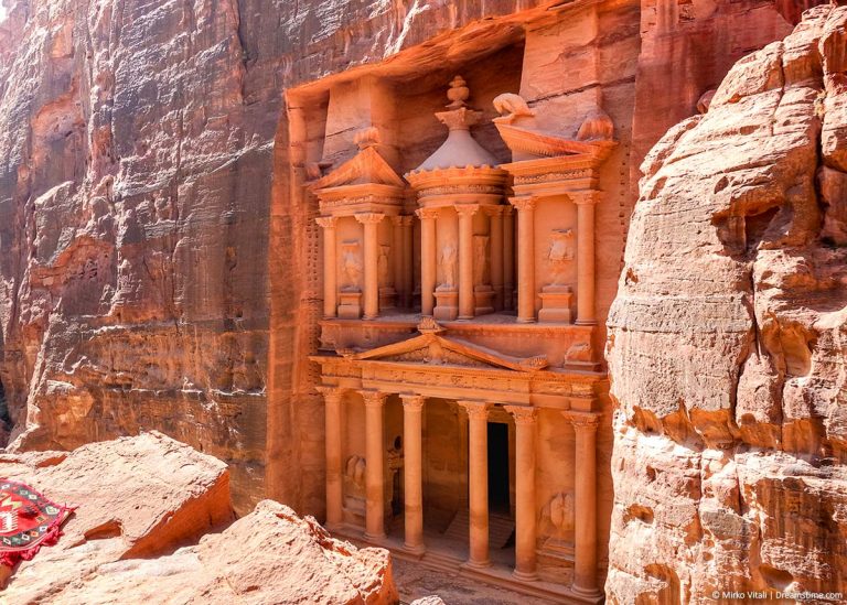 10 Incredible Landmarks to See in the Middle East Middle East Landmarks - Petra, Jordan