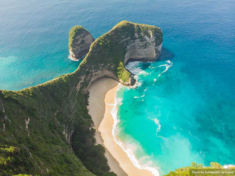 Kelingking Beach on Nusa Penida Island, Indonesia
