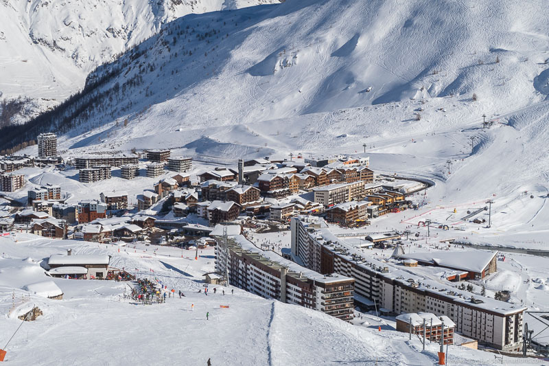The Different Types of Ski Accommodation(Plus Features, Pros and Cons) Ski resorts and accommodation