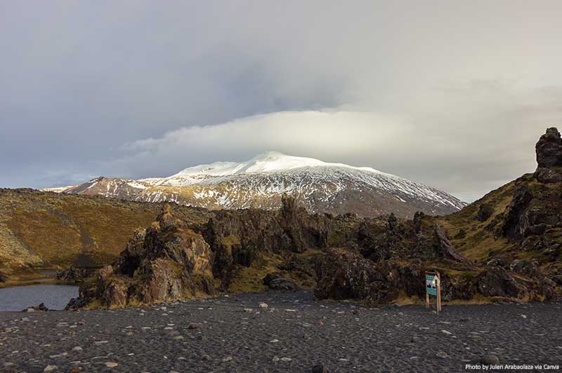 Djúpalónssandur beach with Snæfellsjökull in the background