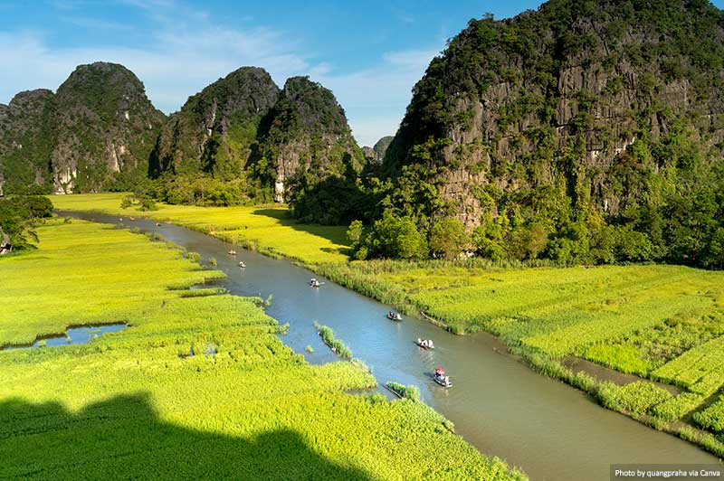 Vietnam Travel Itinerary: What to Do on a 1-2 Week Trip Majestic scenery on Ngo Dong river in Tam Coc Bich Dong