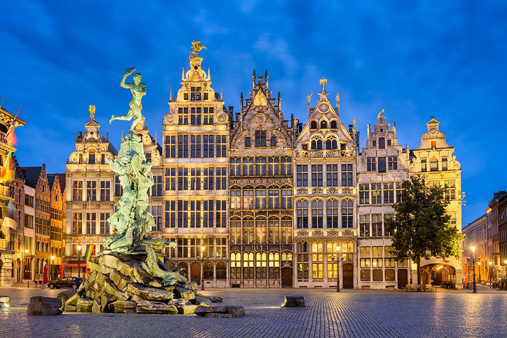 Grote Markt in Antwerp at night