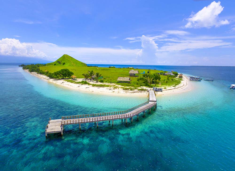 Pulau Kenawa beach in Indonesia