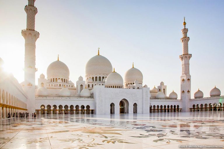10 Best Things to See and Do When Visiting Abu Dhabi Sheikh Zayed Grand Mosque in Abu Dhabi