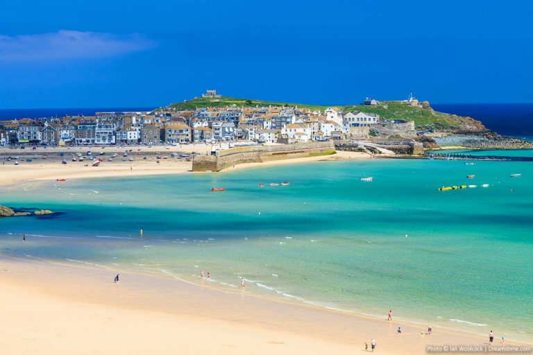 The Best and Most Beautiful Places to Visit on the English Coast English Coast - Cornwall beach