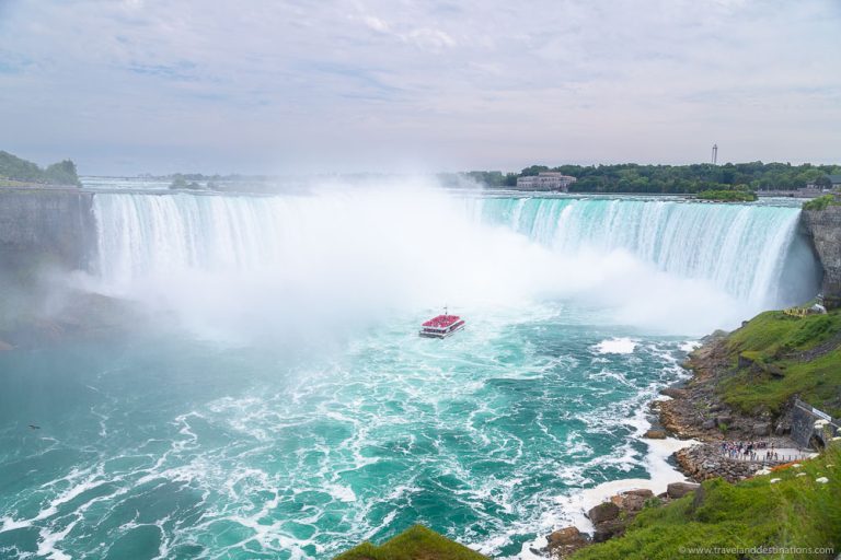 Weekend and Day Trips to Niagara Falls: A Must-visit Natural Wonder Horseshoe Falls and boat ride