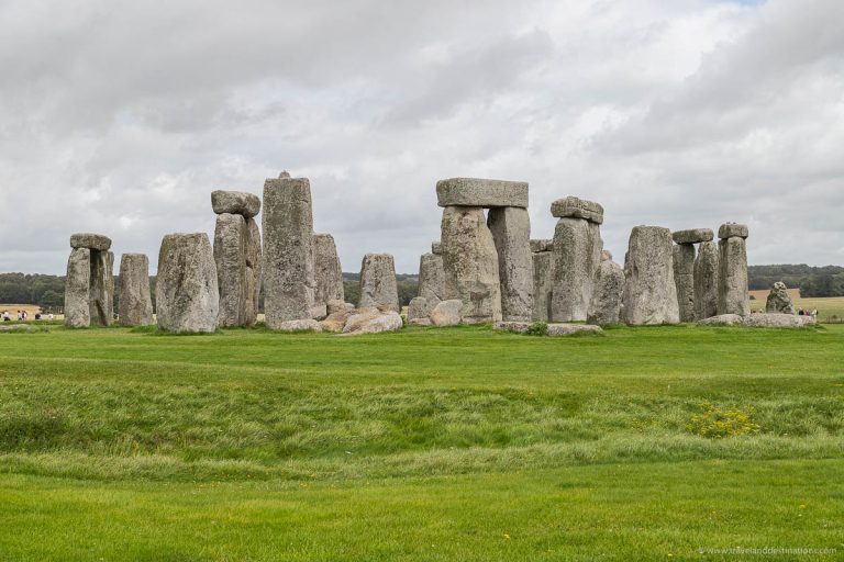How to Visit Stonehenge on a Day Trip From London (Plus Other Nearby Cities) Stonehenge in England during a cloudy day