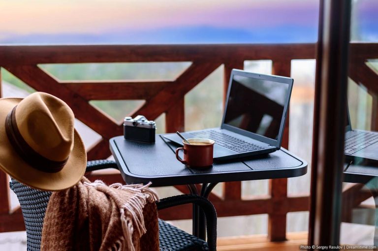 Wanderpreneurship: How to Run a Small Business (Such as a Travel Website) On the Go Laptop and travel